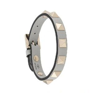 Authentic Valentino Garavani Rockstud Buckle leather bracelet Light Grey